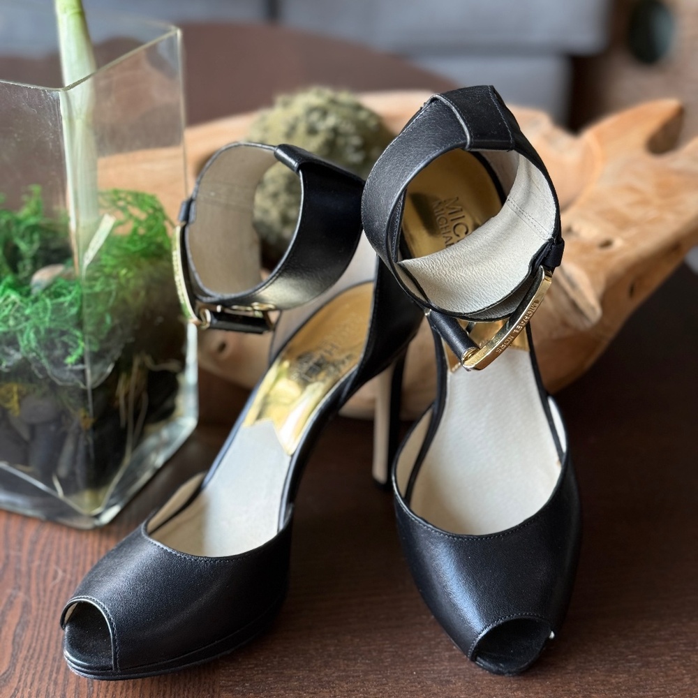 Michael Kors Calder Open-Toe Leather Platform Sandals - Picture 2 of 6